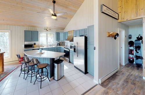 Tabernash House | WinterPark Chalet-3br/2ba. 2decks/hottub/mtn views. Skiing/Hiking/Biking nearby.