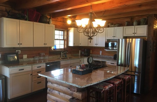 St. Charles House | Wonderful Oak Log Home on the Mississippi River