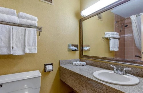Roswell House | Wonderful Stay! 4 Spacious Units, Free Breakfast, Free Parking, Pet-friendly