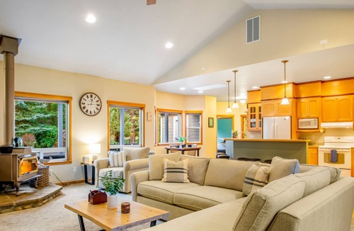 Camano Island House | Wooded home with private hot tub, free wifi, game room & gorgeous grounds