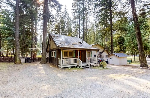 Joseph House | Woodland Cabin w/Fenced Backyard, Deck, Front Porch & WiFi - Dogs Welcome