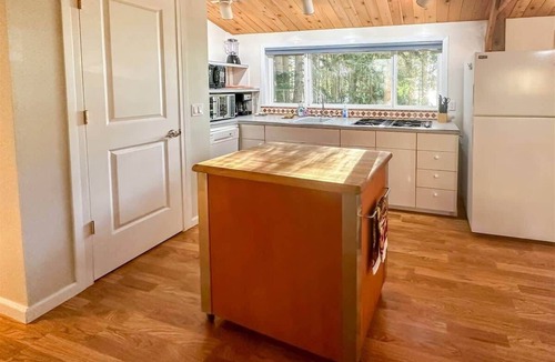 Adelma Beach House | Woodland Retreat, Water Views, Sleeps 6 & Near ONP