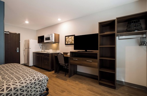 Dupont Hotel | Woodspring Suites Denver Commerce City