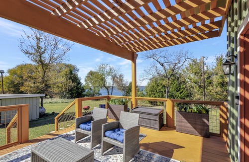 Lavon Cabin | Work Crew/Insurance-Ready Home Near Lavon & Wylie - ON THE WATER!