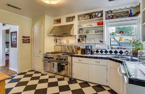 Fort Worth House | Work & Play in Fort Worth! Retro Home 5 Mi to TCU