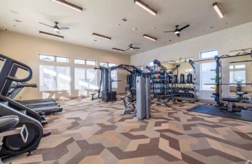 Sherman Apartment | Worker Friendly KINGbed Washer Dryer A plus Location Wifi