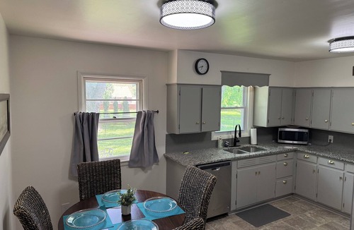 Edwardsville House | World Cup! 3-bedroom home just 3 miles to Sporting KC and the Speedway