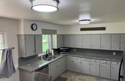 Edwardsville House | World Cup! 3-bedroom home just 3 miles to Sporting KC and the Speedway