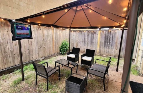 Woodlake - Briar Meadow House | World Cup Central | 2 Homes + Pool | Sleeps 16