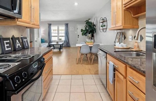 Houston Condo | World Cup Ready 2BR Near NRG Stadium Skip the Parking