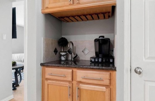 Houston Condo | World Cup Ready 2BR Near NRG Stadium Skip the Parking