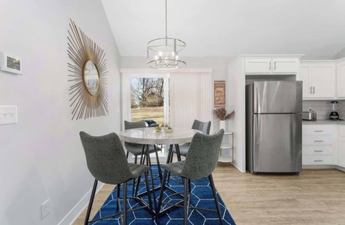 Claycomo House | World Cup Ready Sleeps8 Near Arrowhead PetsWelcome