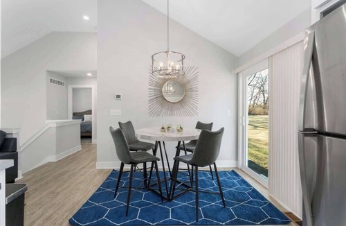 Claycomo House | World Cup Ready Sleeps8 Near Arrowhead PetsWelcome