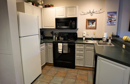 Winter Park Condo | WP Base! Zephyr Mtn Ldge 1BR Ski In/Out, Smart TVs, solo WiFi, NEW BATH