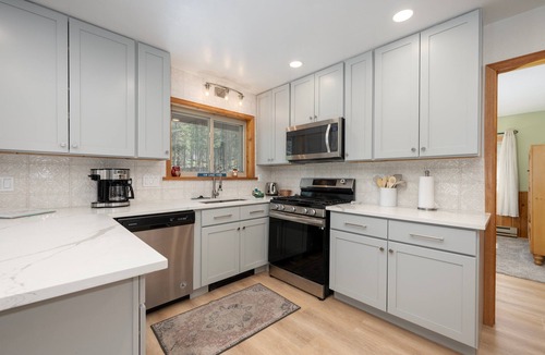 Granby Cabin | Wraparound Porch, 3-Bed + Loft & Pet Friendly! Close to Lake Granby and Highland Marina