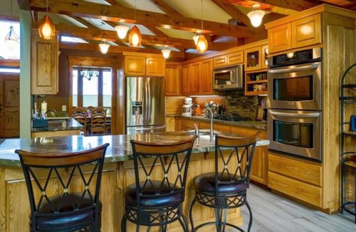 Baker City Apartment | Wunder House, Sleeps 14!