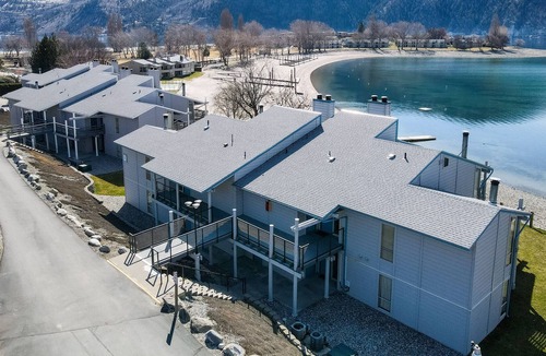 Wapato Point Condo | Yacinde D8 Two Level Waterfront Townhome with Patio and Balcony