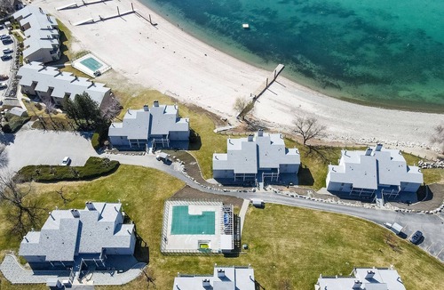 Wapato Point Condo | Yacinde E2 Ground Level Poolside with Two Patios