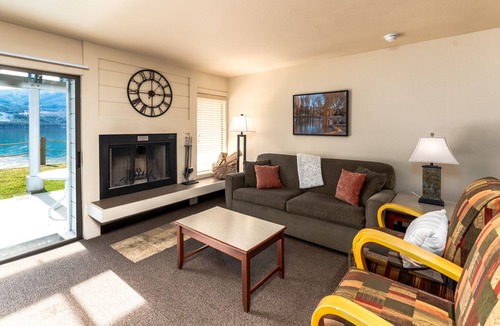 Wapato Point Condo | Yacinde G2 Ground Level Poolside with Two Patios
