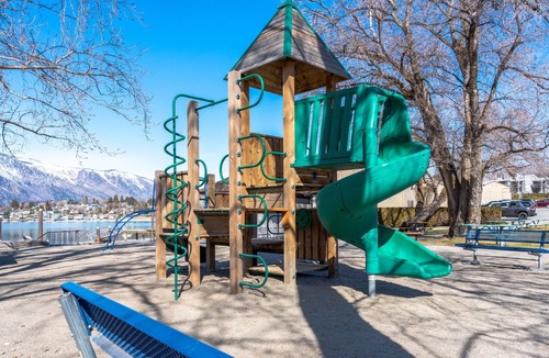 Wapato Point Condo | Yacinde G2 Ground Level Poolside with Two Patios