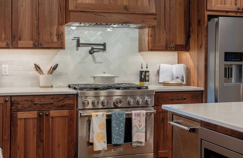 Methow Valley House | Year-Round Adventure Riverfront 4-bedroom retreat with 2 king suites