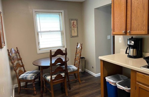 Springfield Apartment | Yin on Spring - Comfy, Cozy Duplex