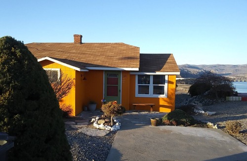 Grand Coulee House | You can see the fireworks from the comfort of the Dam house deck.