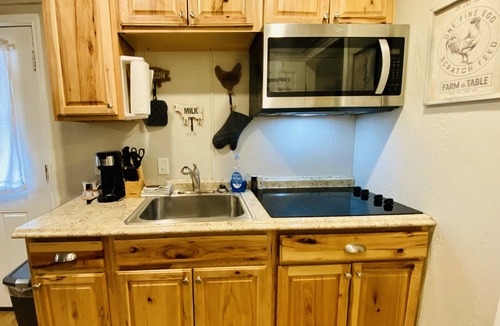 Garden City Apartment | You’ll LOVE Our Fully Furnished L’il Farmhouse Cabin Rental in Garden City, TX