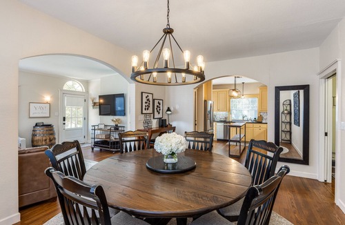 McKinney House | Your 5 Star Retreat! 3 King Beds-10 Min Walk to Downtown McKinney