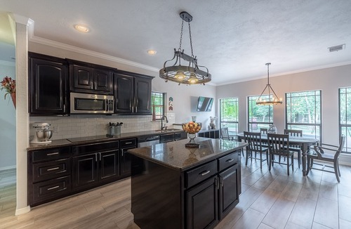 Wellborn House | Your Aggieland getaway