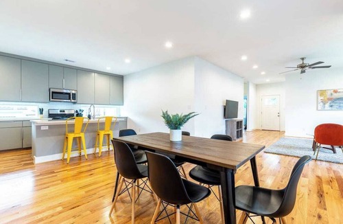 Lawndale/ Wayside House | Your Comfy Bungalows! Sleeps 30/12BR/8BA/16PA