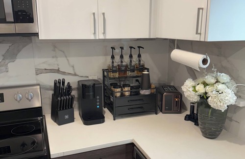Old East Dallas Apartment | Your Downtown Dallas Escape: Cozy 1BDR 1BA Steps from Attractions!