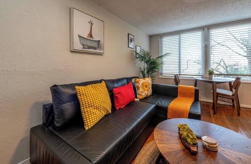 Midtown - Westport Apartment | Your Extended Stay Haven in Kansas City
