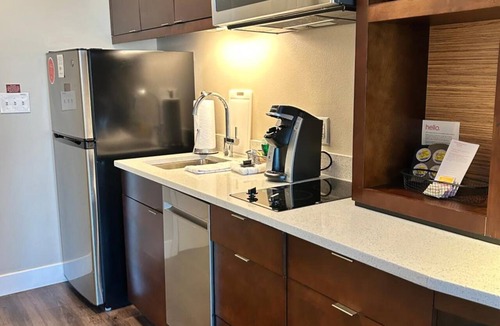 Lake Worth Hotel | Your Fort Worth Getaway Starts in This Pet-Friendly Studio | Free Parking