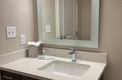 Lake Worth Hotel | Your Fort Worth Getaway Starts in This Pet-Friendly Studio | Free Parking