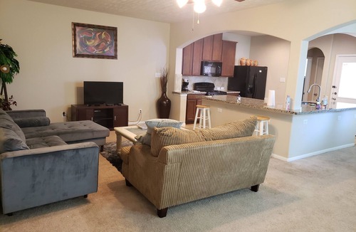 Barker House | Your Home in Copperfield - Safe & Quiet Area Easy Access Plenty Commerce around