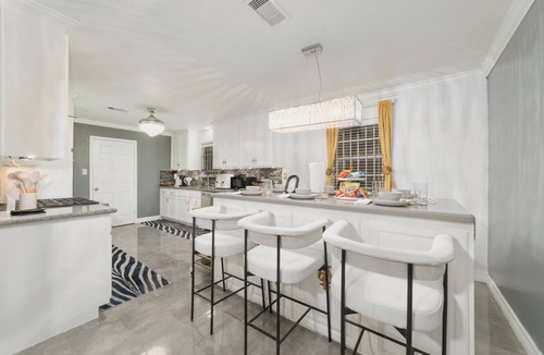 Sharpstown House | Your Houston Another Home, 4BR/2BA, near Galleria & Med Center Modern Central