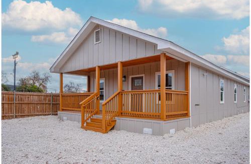 Denver Heights Apartment | Your Inner-City Sanctuary: 3BR2BA Near Riverwalk