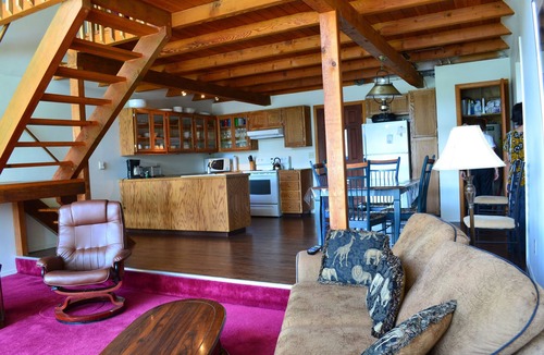 Oroville House | YOUR INVITED To PLAY & RELAX On THE LAKE Warm Weather & Beautiful Sunsets