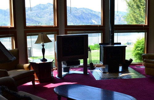 Oroville House | YOUR INVITED To PLAY & RELAX On THE LAKE Warm Weather & Beautiful Sunsets
