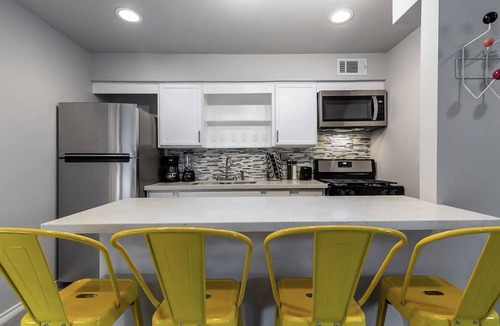 Neartown Apartment | Your Montrose Studios! Sleeps 46/23BR/23BA/23PA