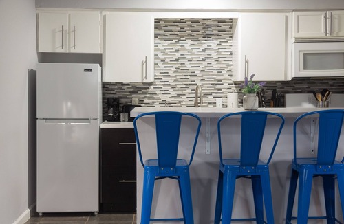 Neartown Apartment | Your Montrose Studios! Sleeps 30/15BR/15BA/15PA