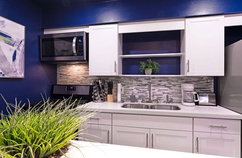 Neartown Apartment | Your Montrose Studios! Sleeps 24/12BR/12BA/12PA