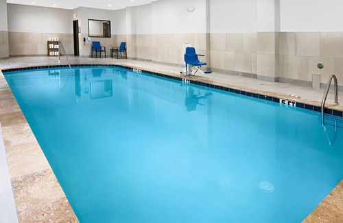 Greater Greenspoint House | Your Perfect Room Awaits! Enjoy Modern Comforts!