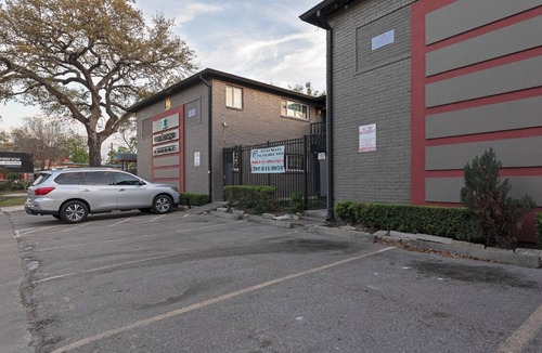 South Central Houston Apartment | Your TMC Flats! Sleeps 32, 16BR, 8BA, 8PA