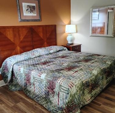 1 King Bed 1 Bath Apt with Full Kitchen 119