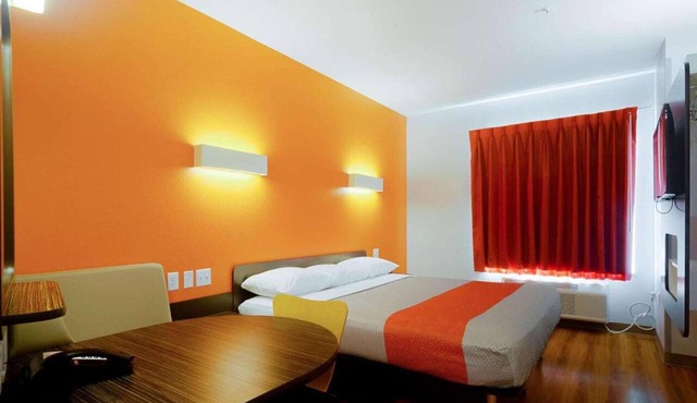1 King Bed | Non-Smoking, Shower