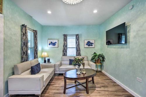 1 Mi to UTA: Arlington Elm Cottage w/Fenced Yard