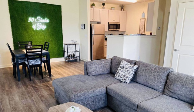 1 story entire apartment with private garage! Close to Downtown Fort Worth!