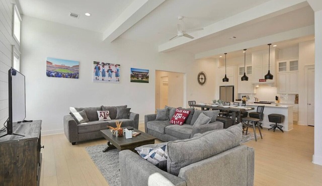 12th Man Hideout w/Private Backyard